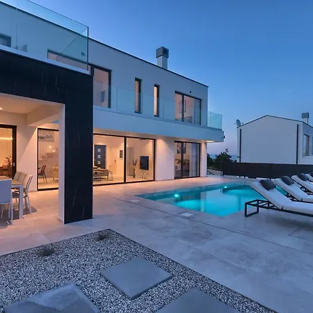 Ultima With Sea View, Private Pool, Jacuzzi, Gym And Sauna *
