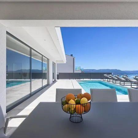 Ultima With Sea View, Private Pool, Jacuzzi, Gym And Sauna Vila